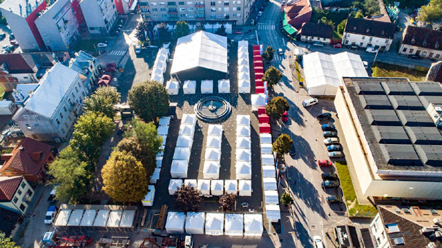 Šatorski grad na Trgu Stjepana Radića                                                                                                                                                                                                                     